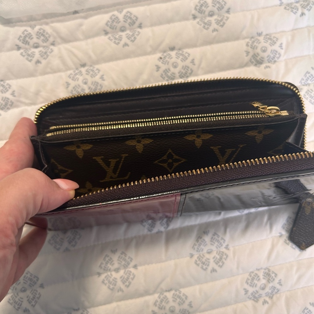 Authentic💄 Louis Vuitton Magenta Miroir Clemence Patent Leather Wallet - Picture 6 of 17